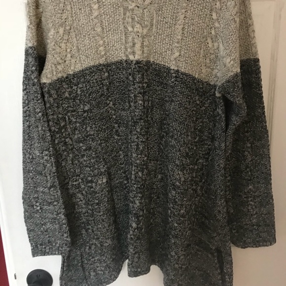 Grey and cream sweater. Loose fit. - Picture 1 of 3